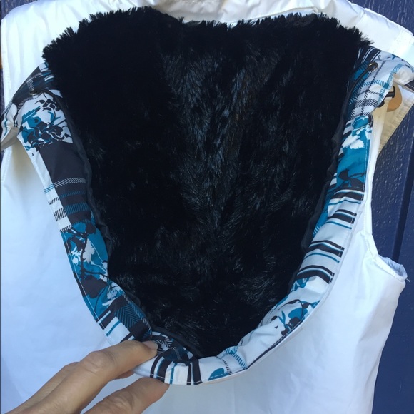 MAKEANOFFER Beautiful Snow White Mountain Winter Vest Hood ❄️ - Picture 9 of 14